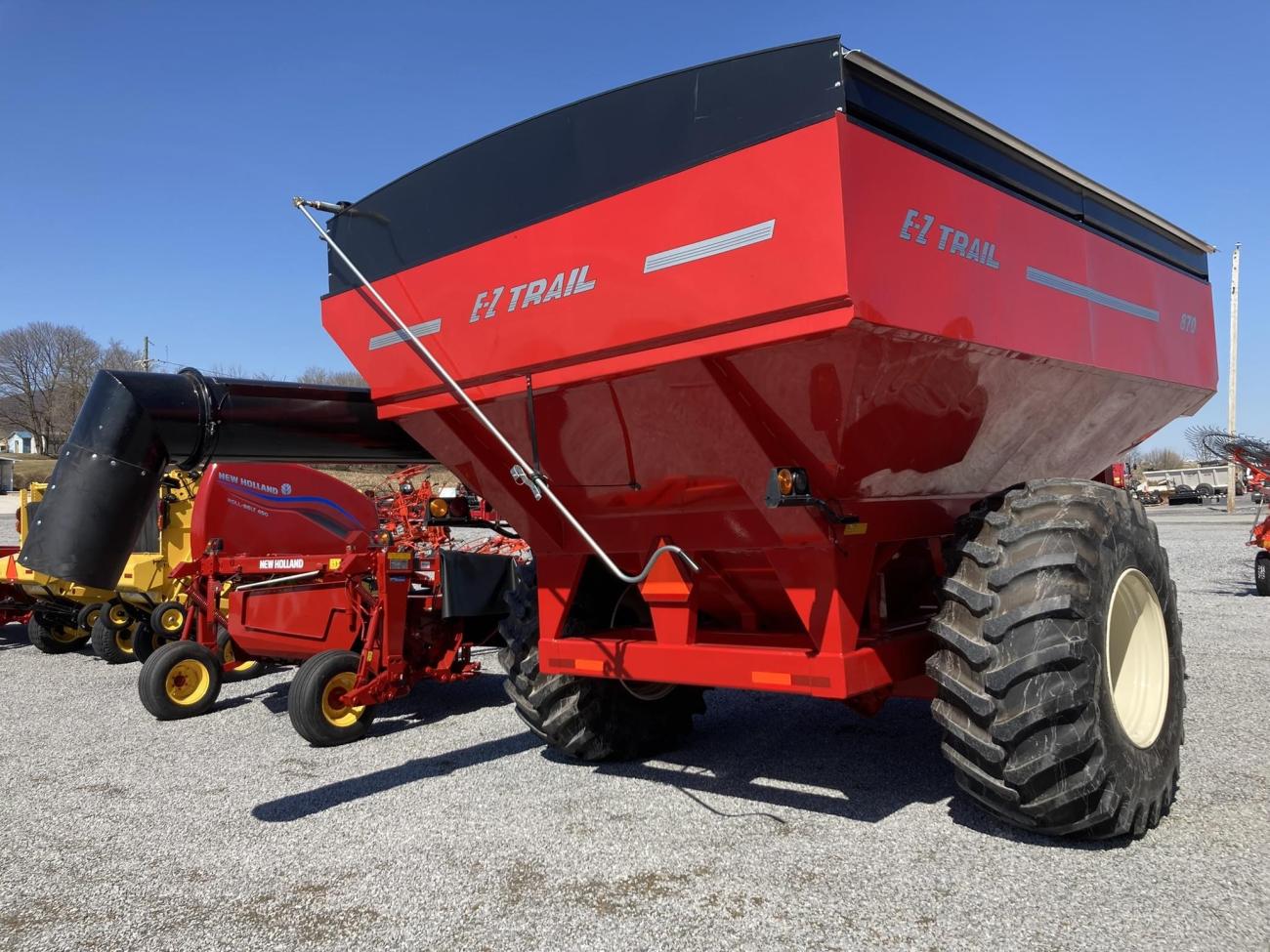 2023 E-Z TRAIL 870 GRAIN CART