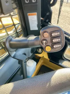 2025 GEHL R165 SKID-STEER