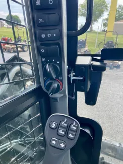 NEW HOLLAND L334 SKID-STEER
